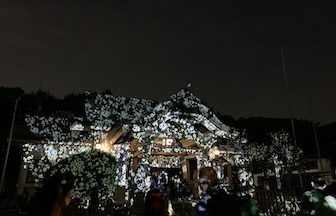 長久手市の石作神社で光の切り絵のイベントが開催